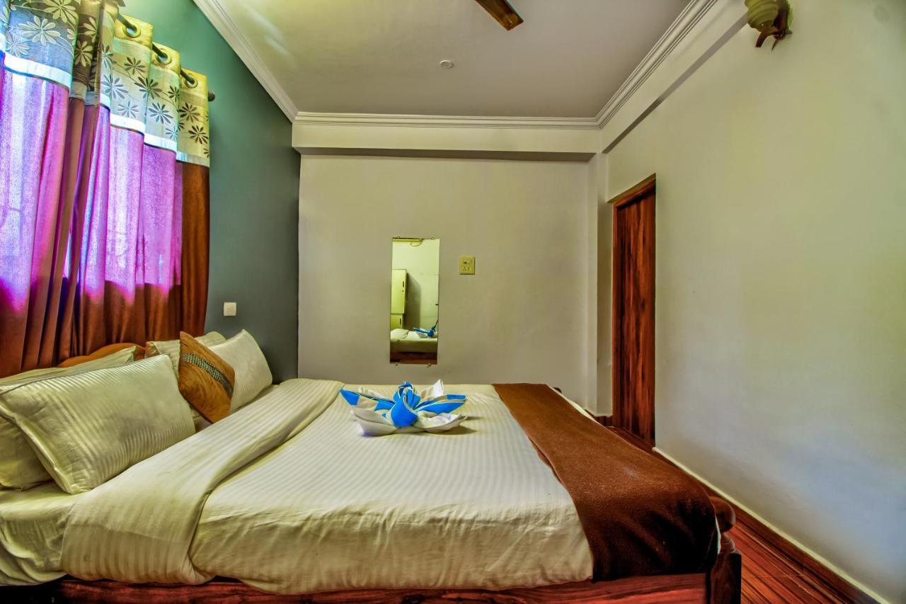 Candolim Glitter Sand Exterior photo